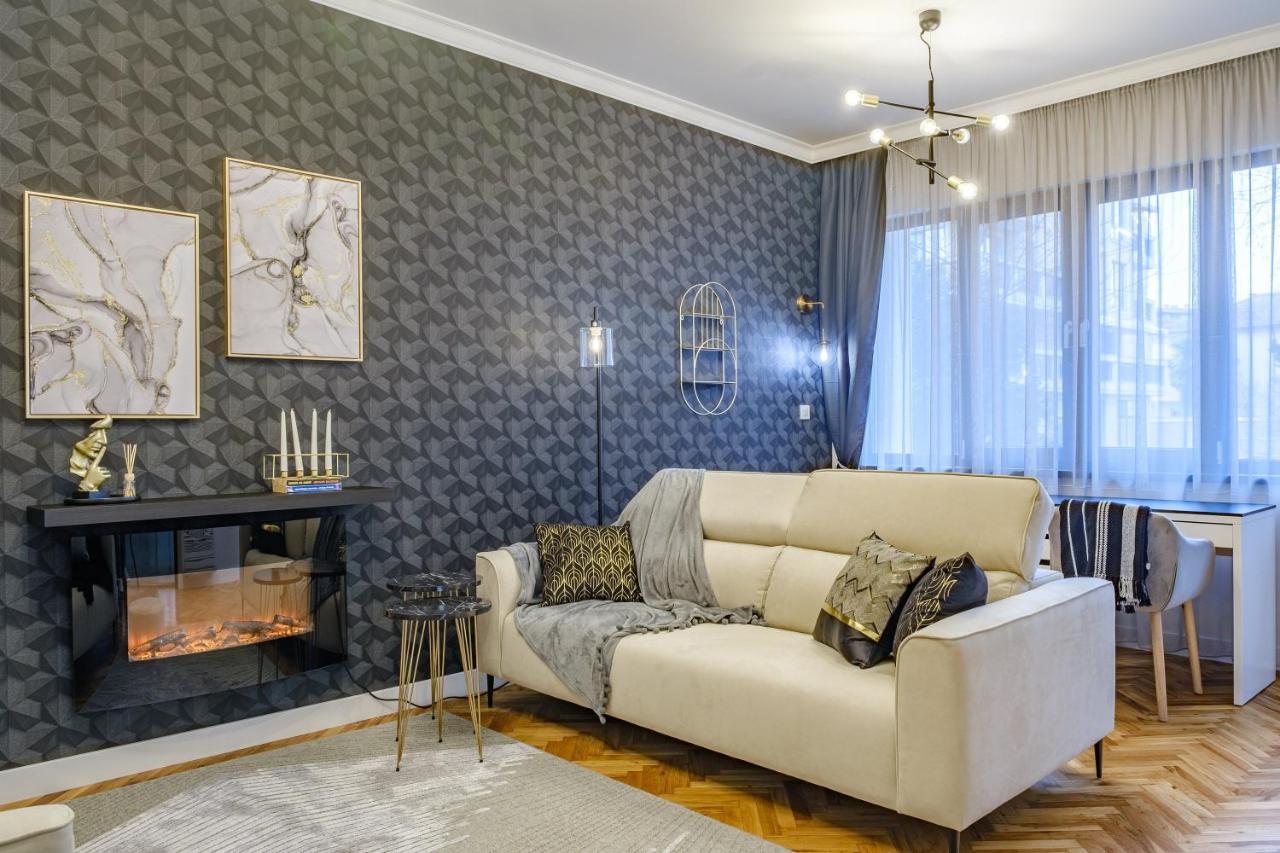 Golden Black Burgas Ngoại thất bức ảnh