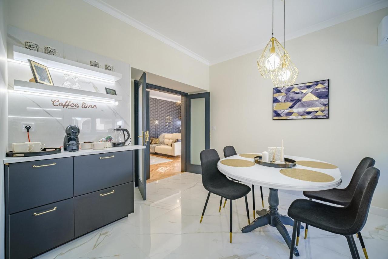 Golden Black Burgas Ngoại thất bức ảnh