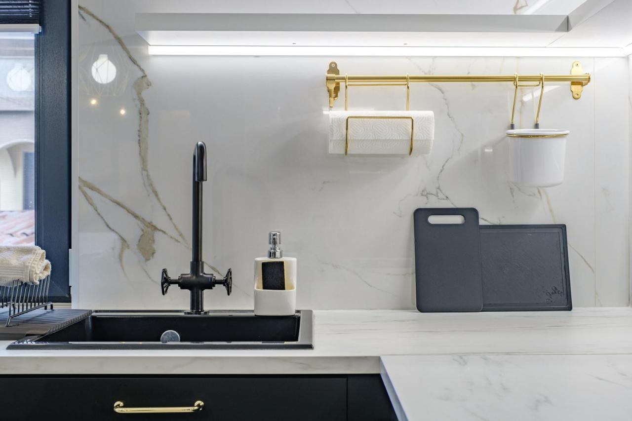 Golden Black Burgas Ngoại thất bức ảnh
